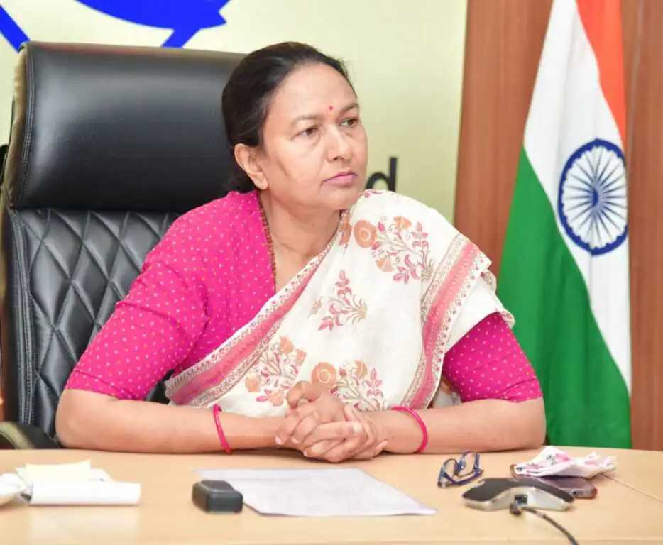 उत्तराखंड में सड़क किनारे खड़े वाहनों के खिलाफ कार्रवाई के निर्देश